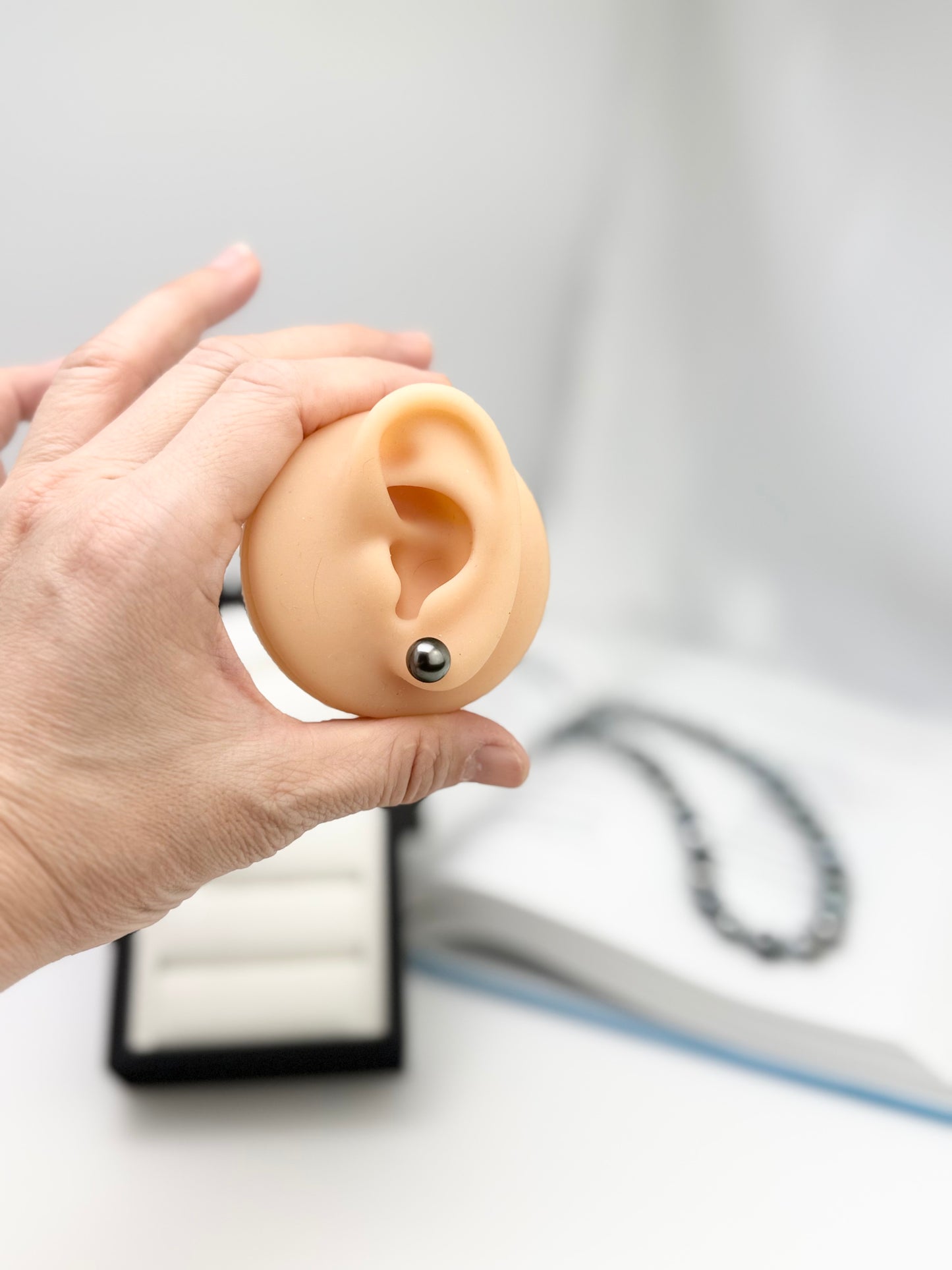 Elegant Tahitian Black (Green) Pearl (8.5-9mm) Stud Earrings | Classic Design