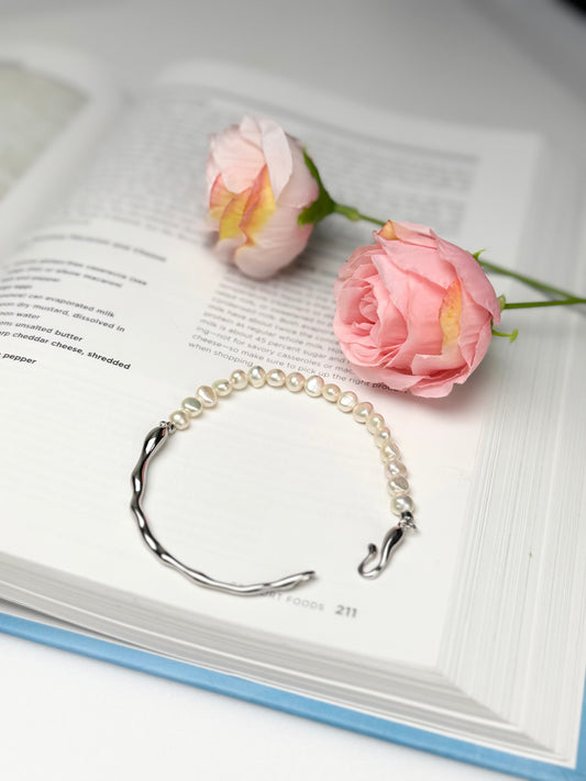 Freshwater Golden Keshi Pearl (6-6.5mm) Bracelet.