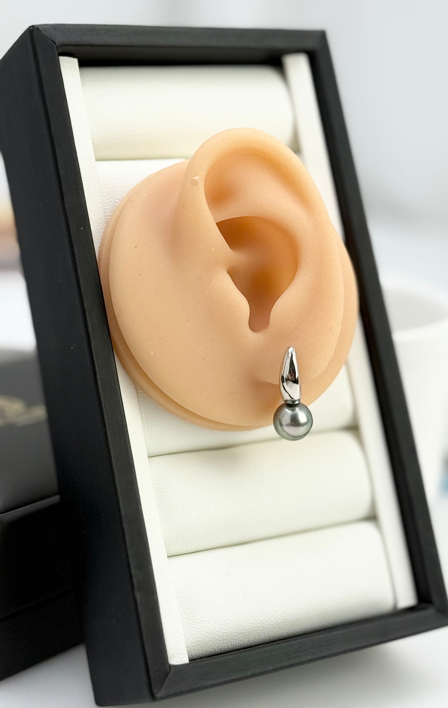 Tahitian Silver Grey Pearl (9-9.5) Earring | Luxury and Lustrous
