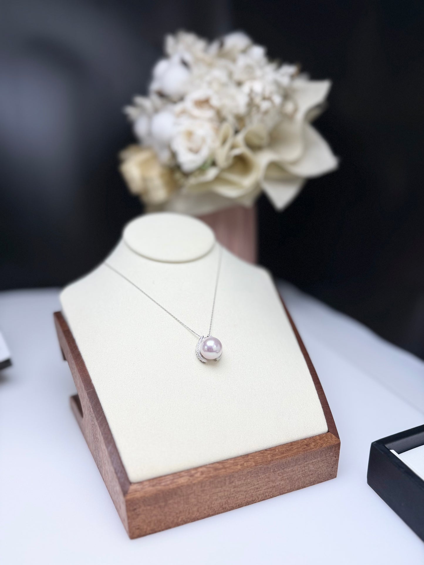 Top Luster Freshwater Pearl (14-14.5mm) Pendant with Cubic Zirconia | Elegant choice for any occasion.