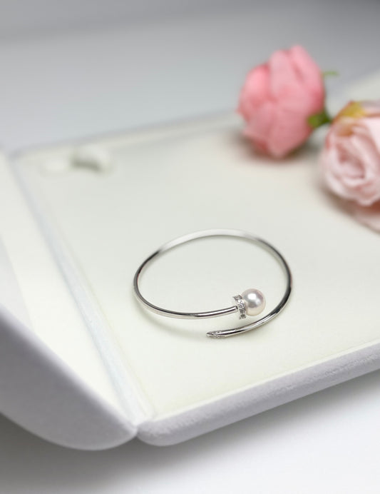 Modern Japan Akoya Pearl (8.5 - 9mm ) Bangle | Timeless Elegance.