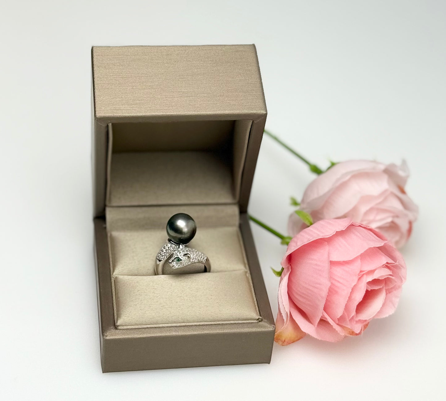 Jaguar-Inspired Ring with Tahitian Pearl (11-12mm) | Unique Luxury Jewelry