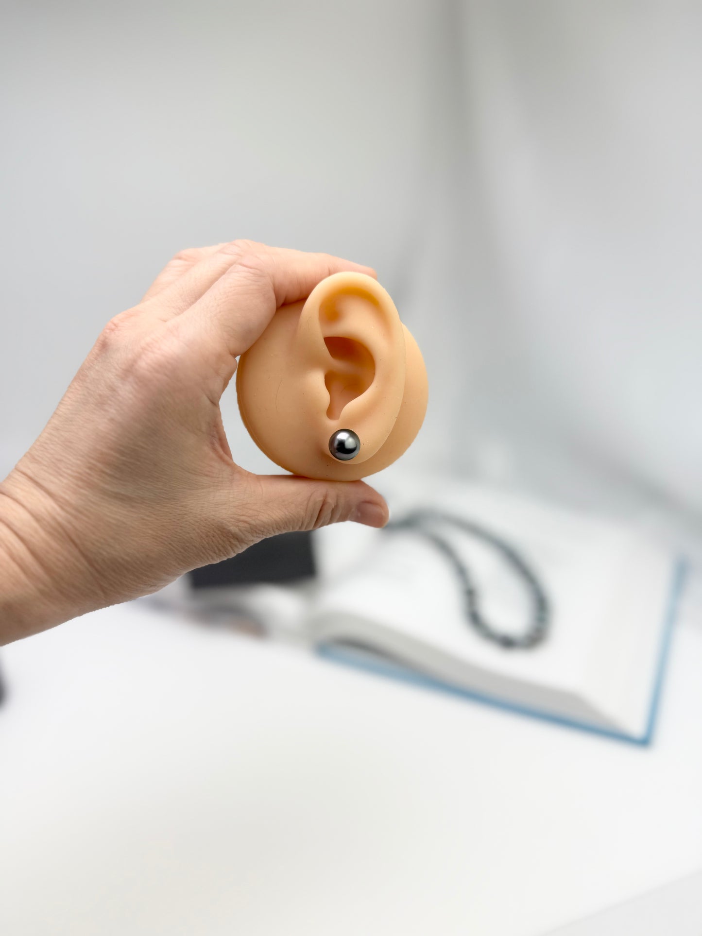 Elegant Tahitian Black Pearl (9.5-10mm) Stud Earrings | Classic Design