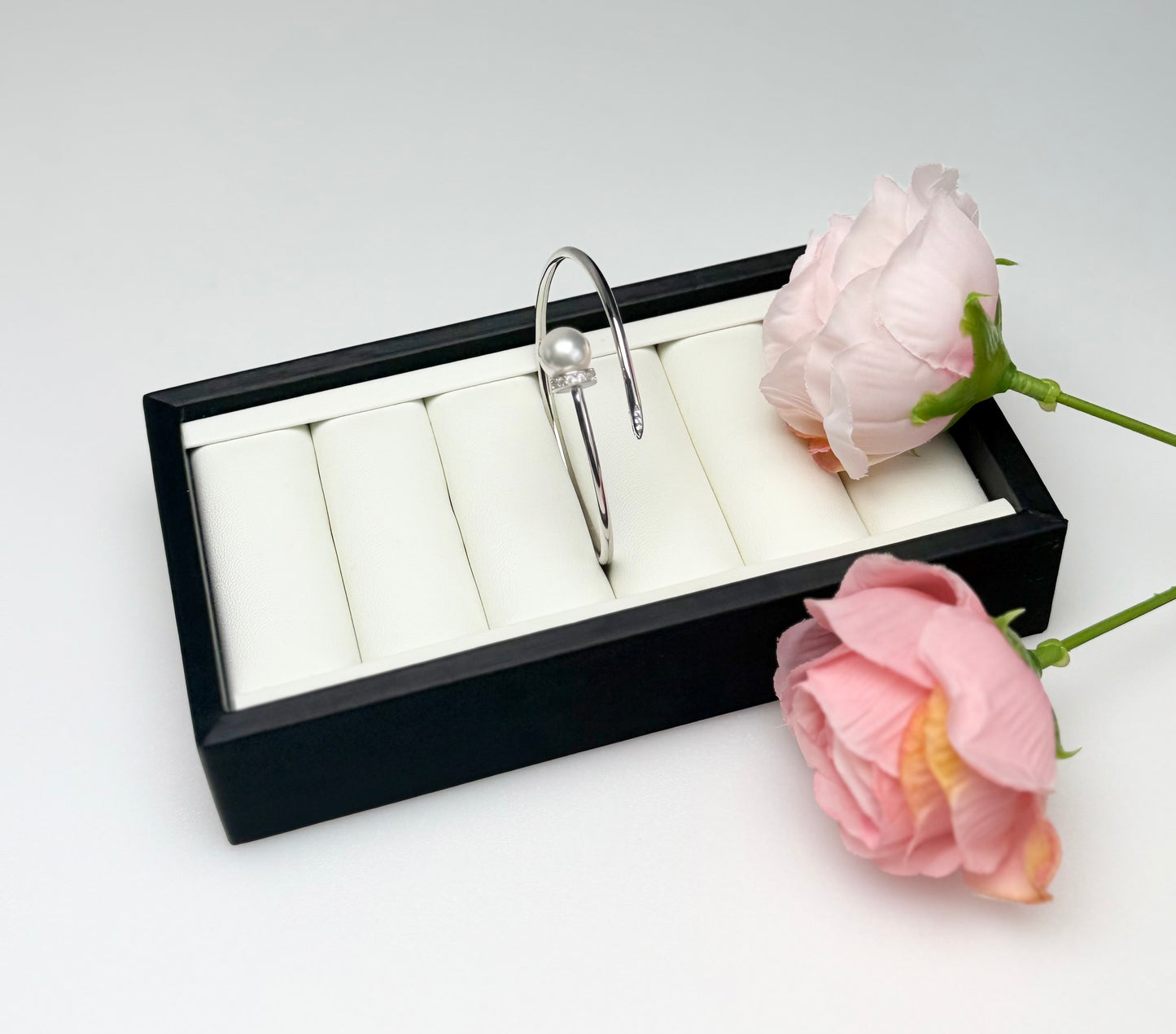 Modern Japan Akoya Pearl (8.5 - 9mm ) Bangle | Timeless Elegance.