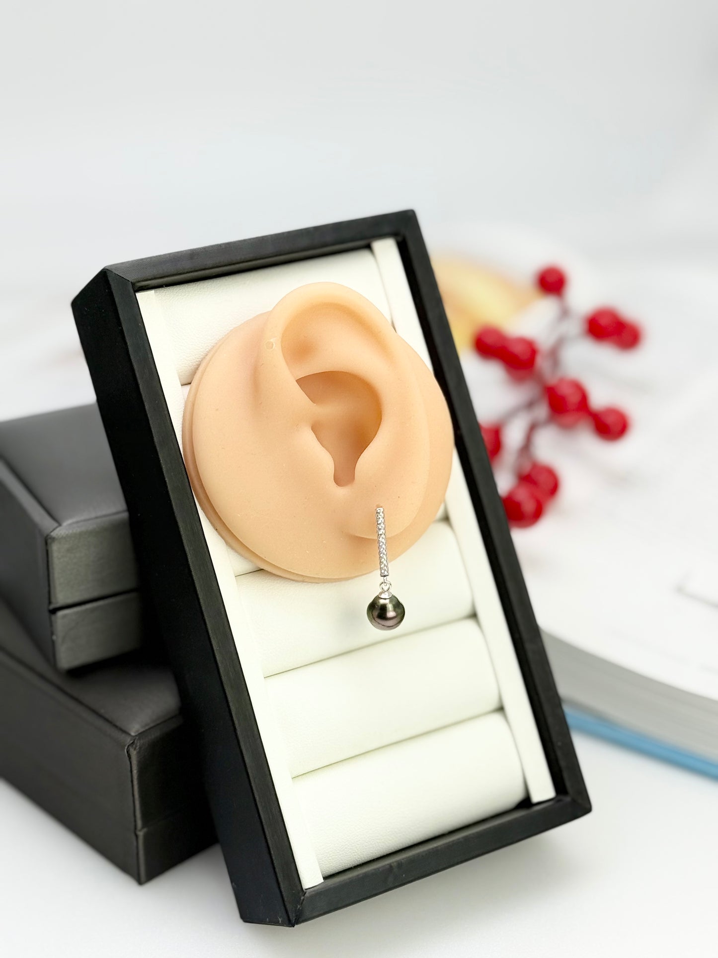 Elegant Tahitian Pearl (8.5-9mm) Earring | Luxury and Lustrous