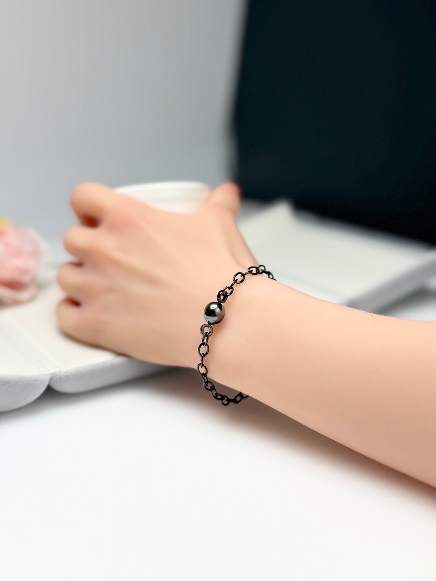 Tahitian Pearl (9.5 - 10mm) Bracelet | Elegant & Modern Jewellery