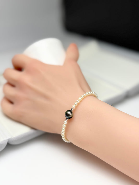 Golden Akoya Pearl (3.5-4mm) bracelet with tanhitian peacock green ring pearl (8.9mm)