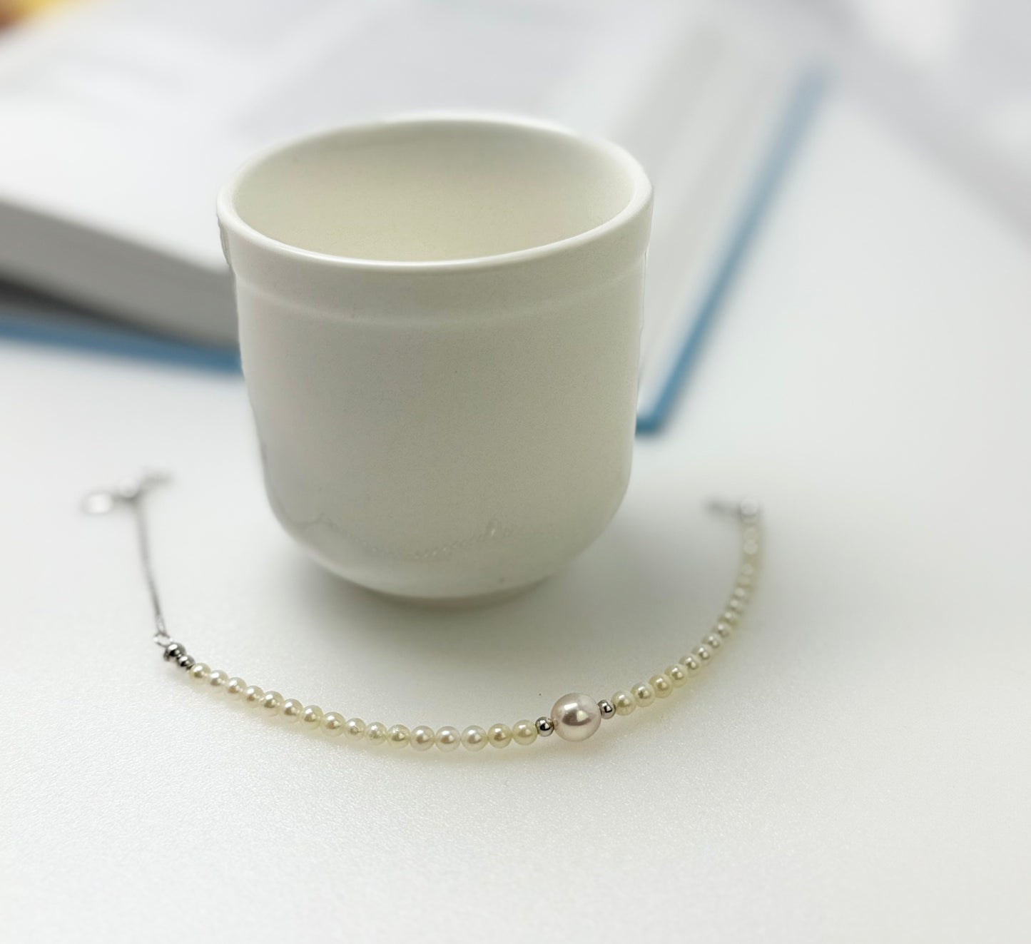 Golden Akoya Pearl (3.5-4mm) bracelet with freshwater pink pearl (7.3mm)