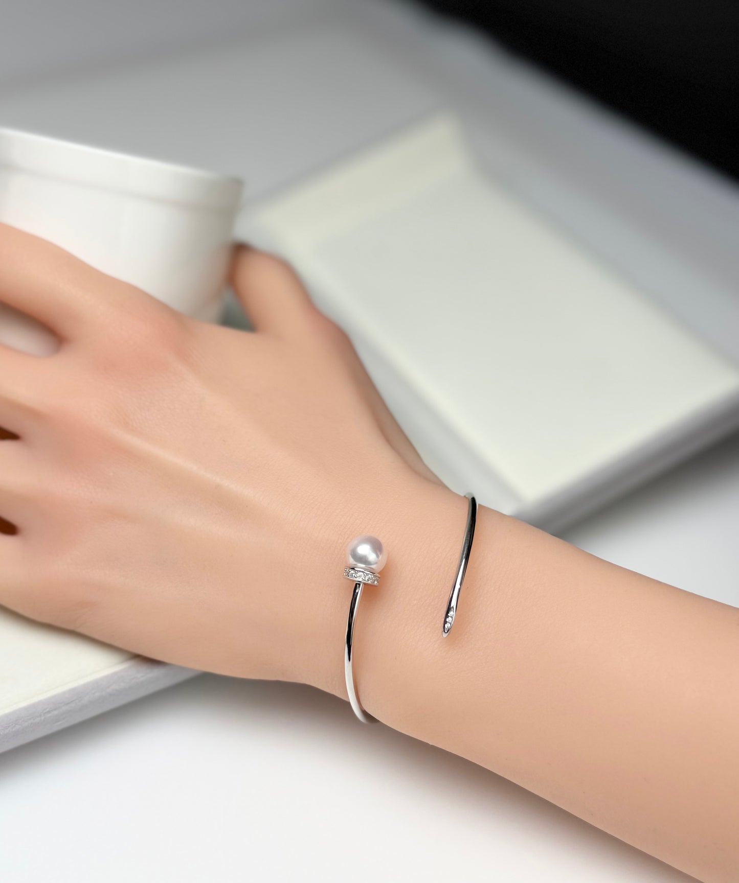 Modern Japan Akoya Pearl (8.5 - 9mm ) Bangle | Timeless Elegance.