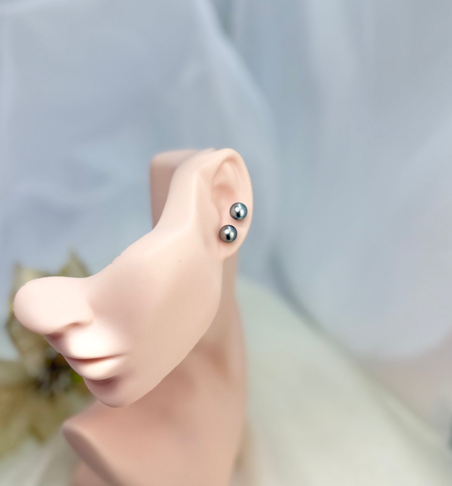 18K Gold Elegant Tahitian (9-9.5mm) Pearl Stud Earring