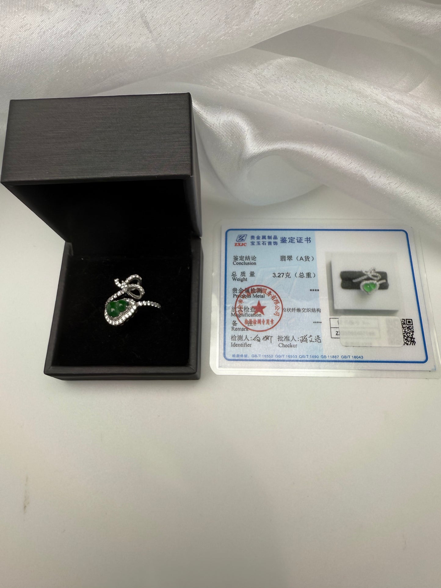 Natural Grade A Ribbon-Inspired Jadeite Ring | Graceful Elegance with a Touch of Charm.