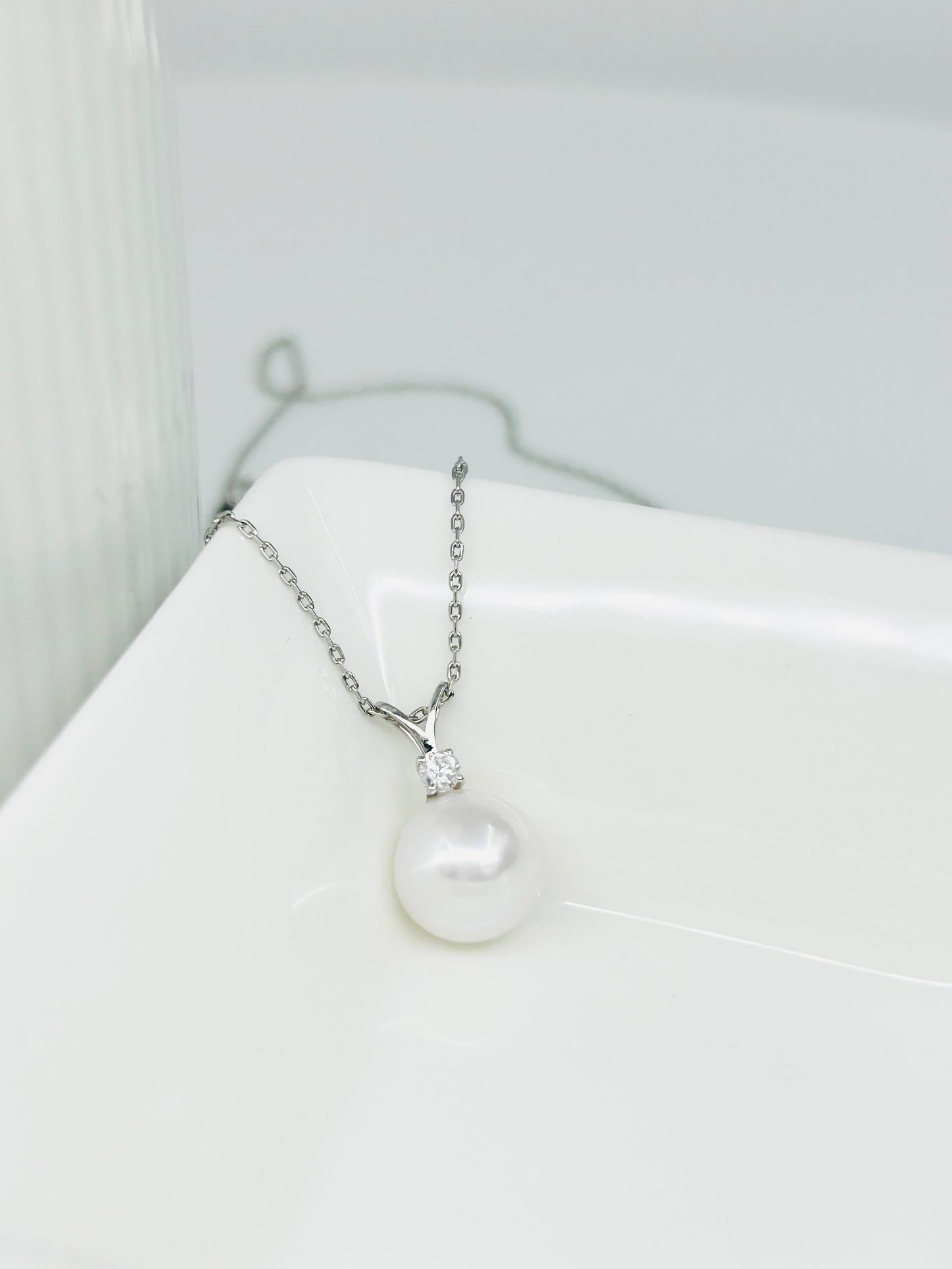 18K Gold Freshwater Pearl Pendant (9mm) with Cubic Zirconia - Nexus8gg Jewellery