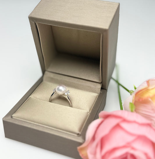 Elegant Japanese Akoya Pearl (8-8.5mm) Ring