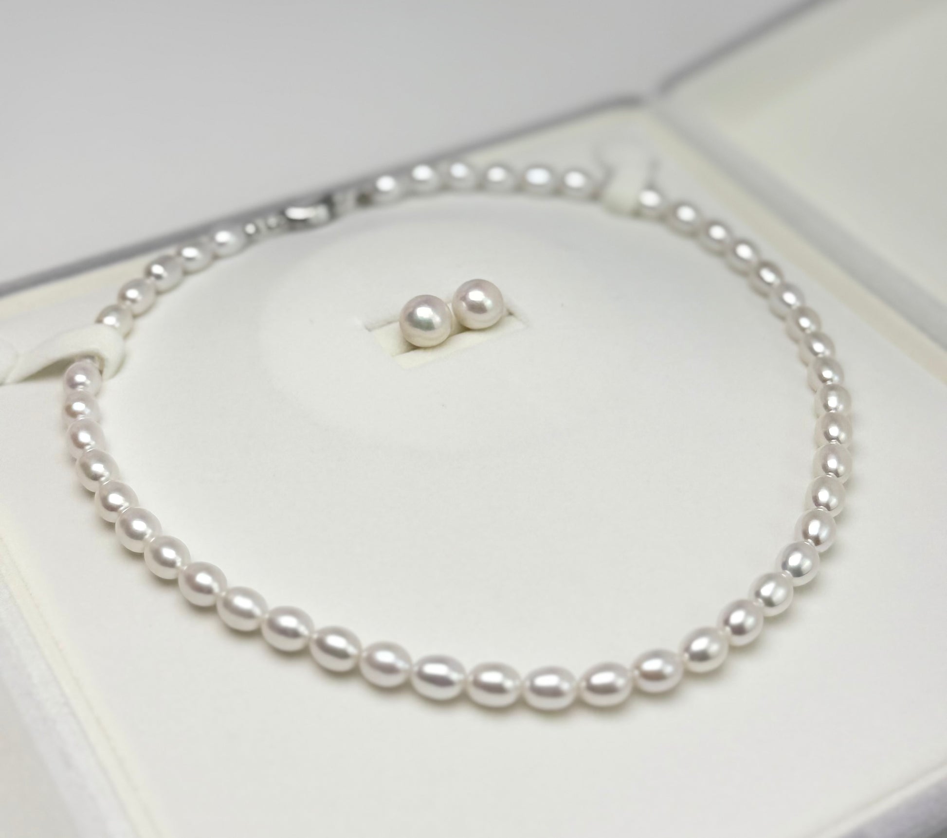 Elegant White Freshwater Pearl Necklace & Edison Stud Earring Set | Special Promotion.