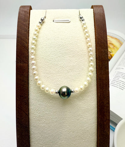 Golden Akoya Pearl (3.5-4mm) bracelet with tanhitian peacock green ring pearl (8.9mm)