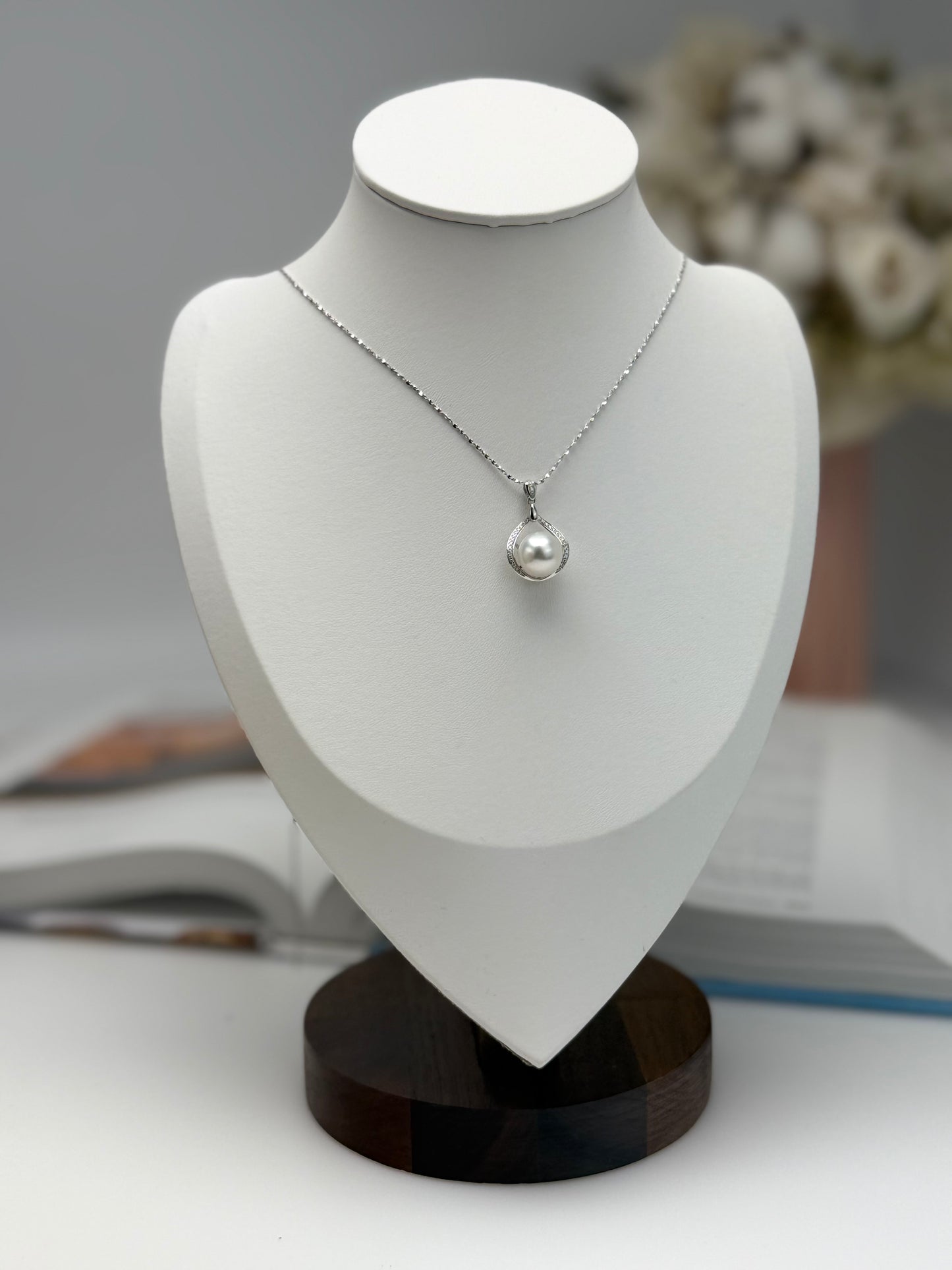 18K Solid Gold Australian South Sea Silvery White Pearl (9.5-10mm) Pendant