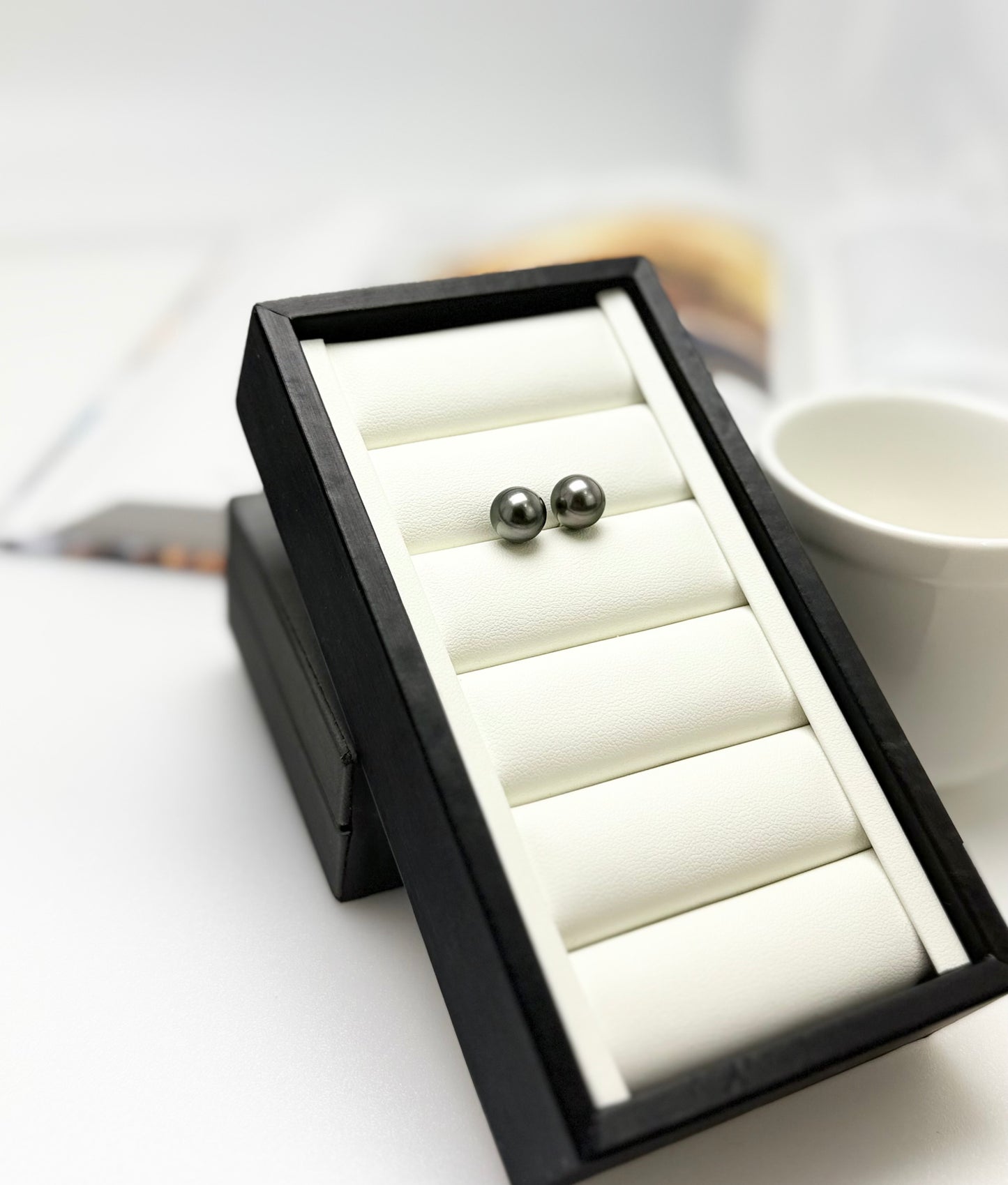 Elegant Tahitian Black Pearl (9.5-10mm) Stud Earrings | Classic Design