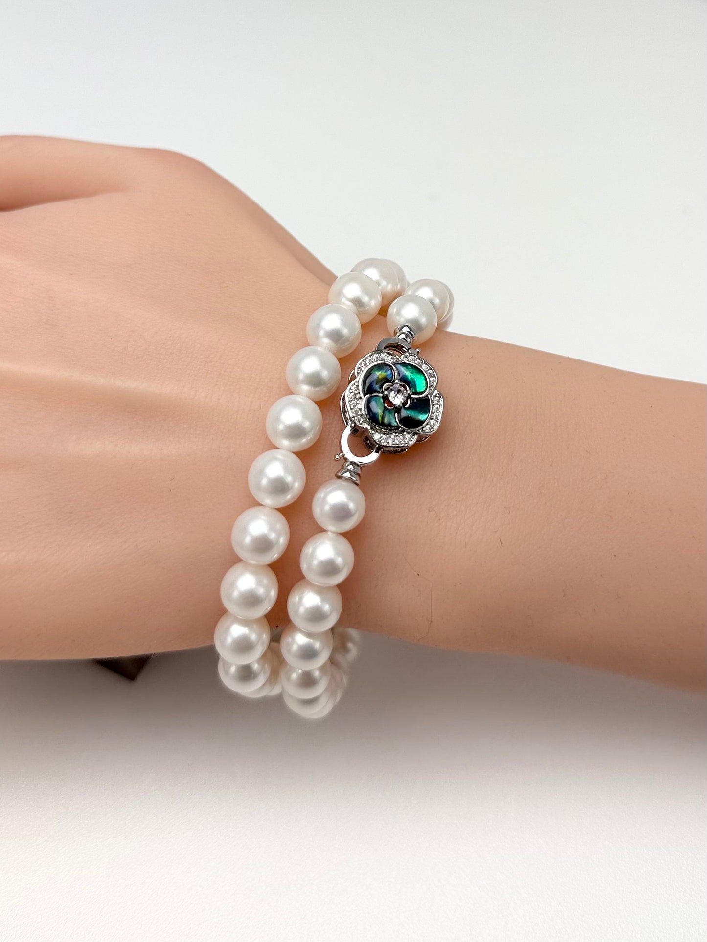 Elegant Freshwater Pearl (8-9mm) Necklace