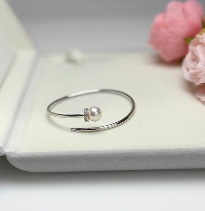 Modern Japan Akoya Pearl (8.5 - 9mm ) Bangle | Timeless Elegance