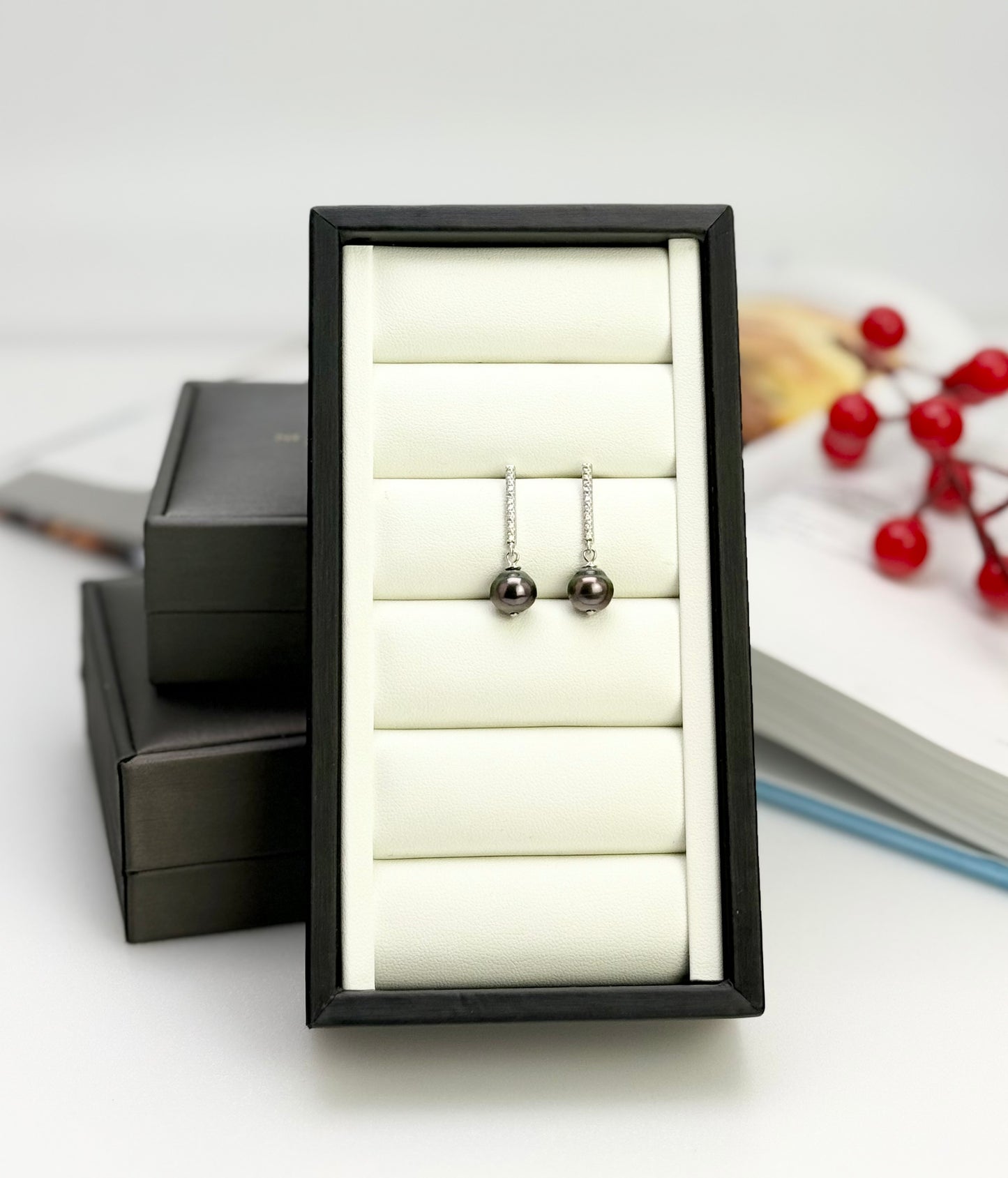 Elegant Tahitian Pearl (8.5-9mm) Earring | Luxury and Lustrous