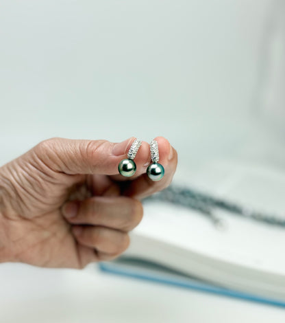 Exquisite Tahitian Peacock Green Pearl (9-9.5mm) Earrings