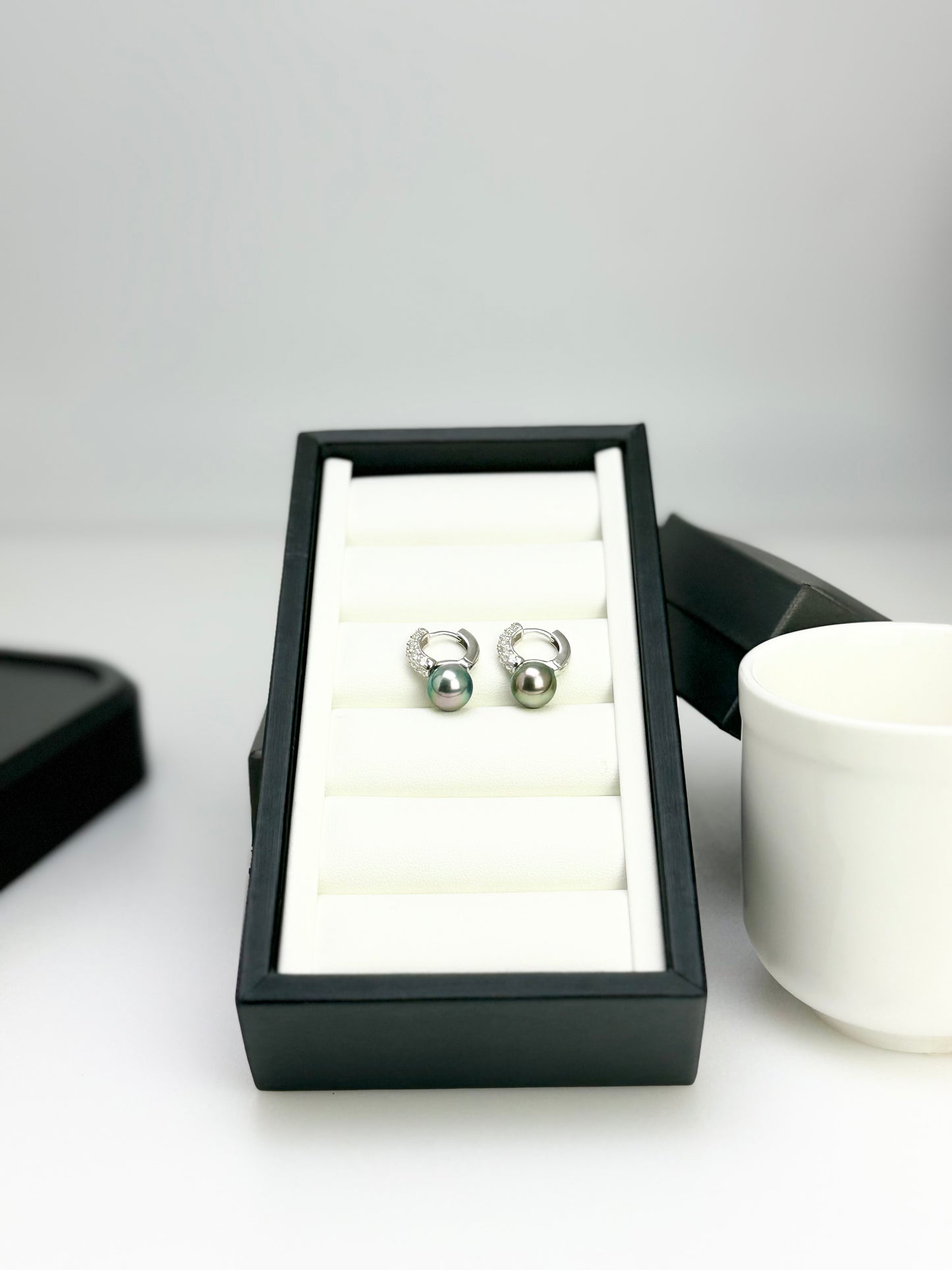Exquisite Tahitian Peacock Green Pearl (9-9.5mm) Earrings