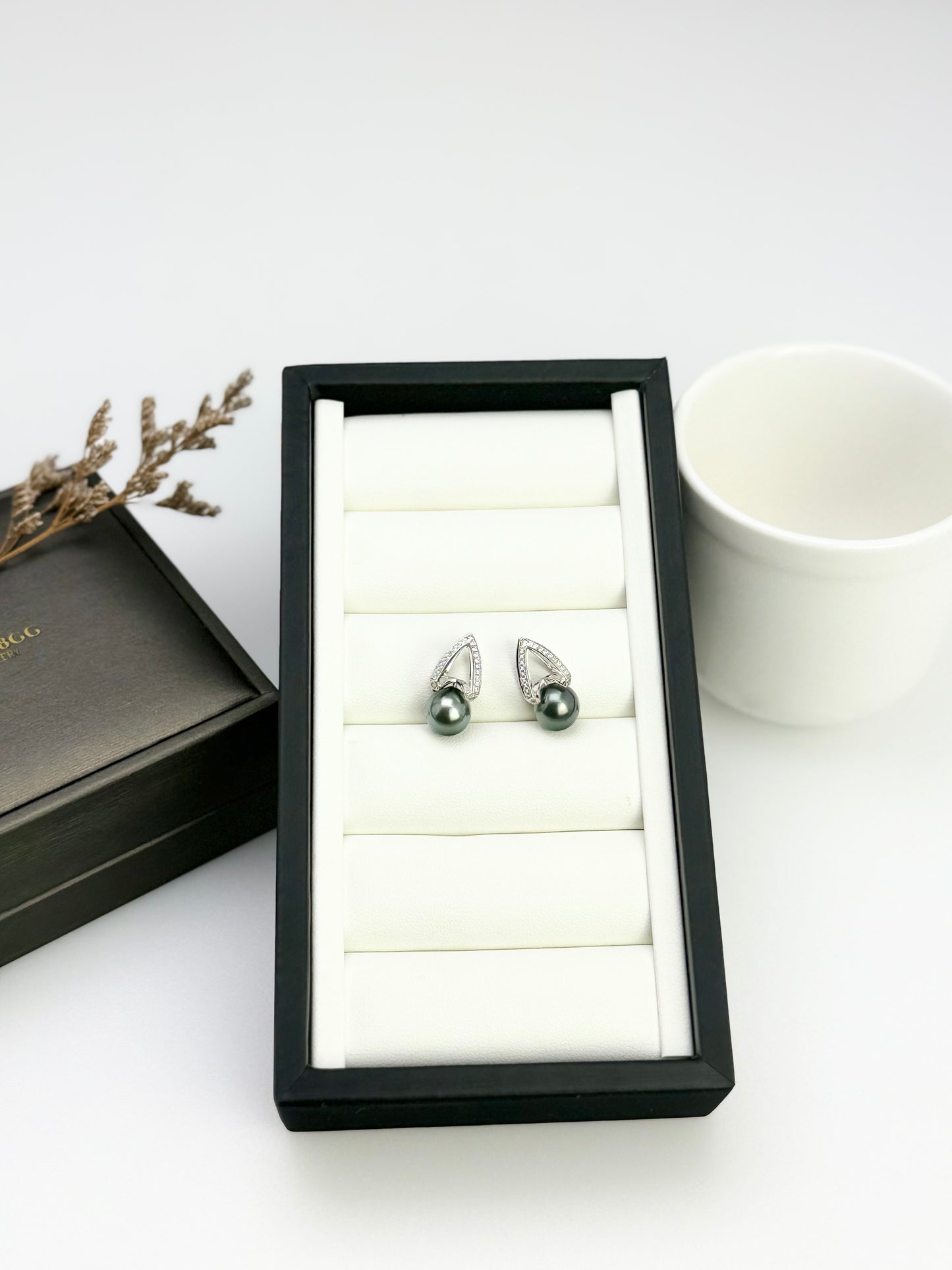 Top Lustre Tahitian Pearl (9-9.5) Earrings | Tahitian pearls