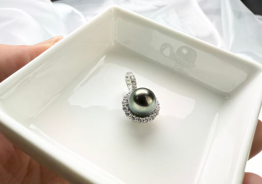 Elegant Tahitian (Peacock Green) Pearl (10-10.5mm) Pendant