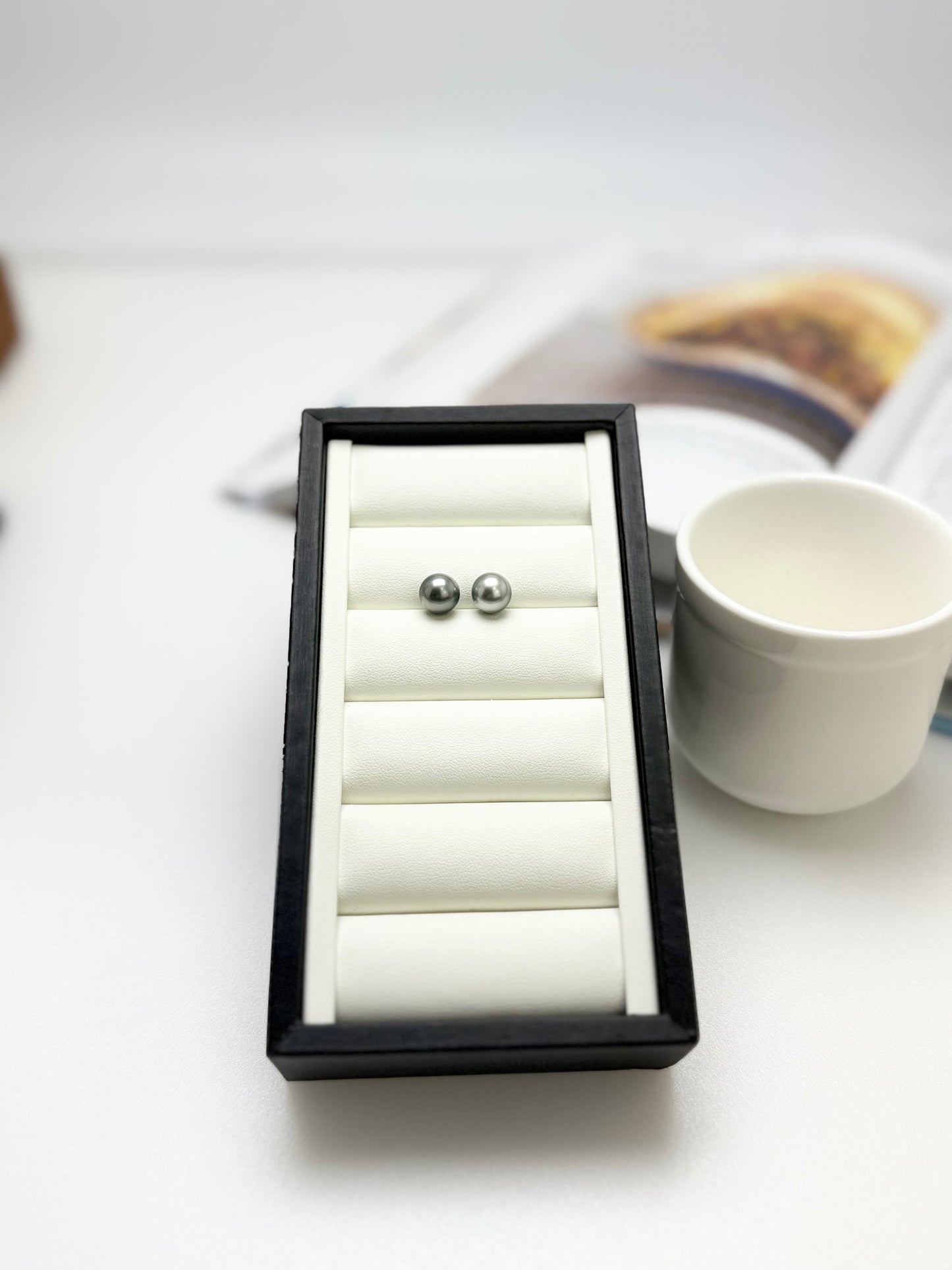 Elegant Tahitian Silver Grey Pearl (9-9.5mm) Stud Earrings | Classic Design