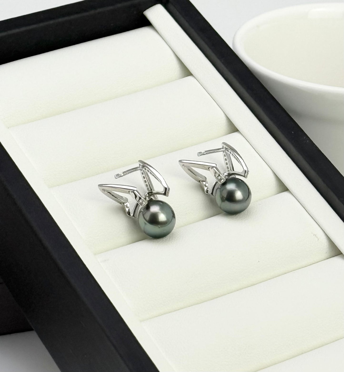 Top Lustre Tahitian Pearl (9-9.5) Earrings | Tahitian pearls