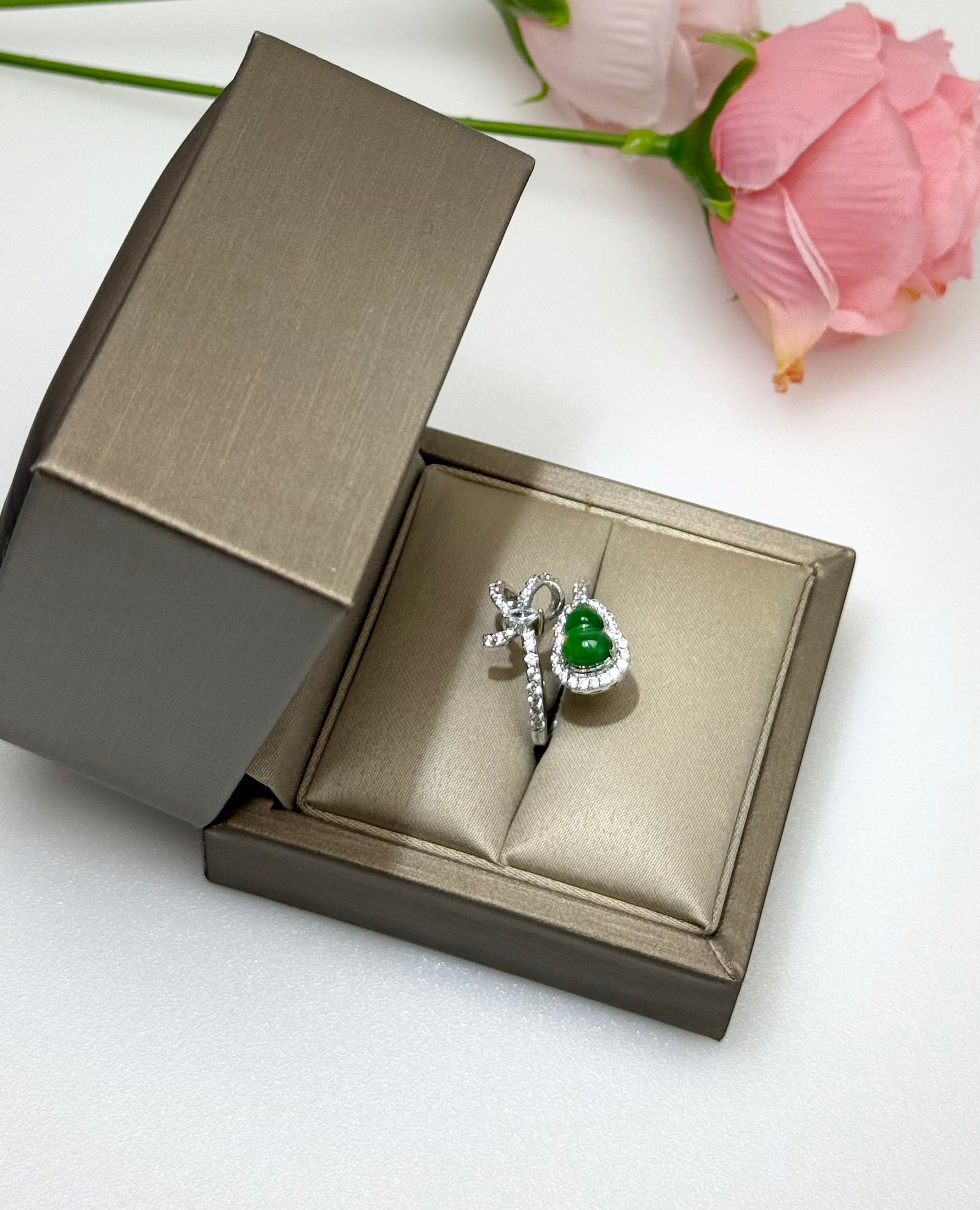 Natural Grade A Ribbon-Inspired Jadeite Ring | Graceful Elegance with a Touch of Charm.
