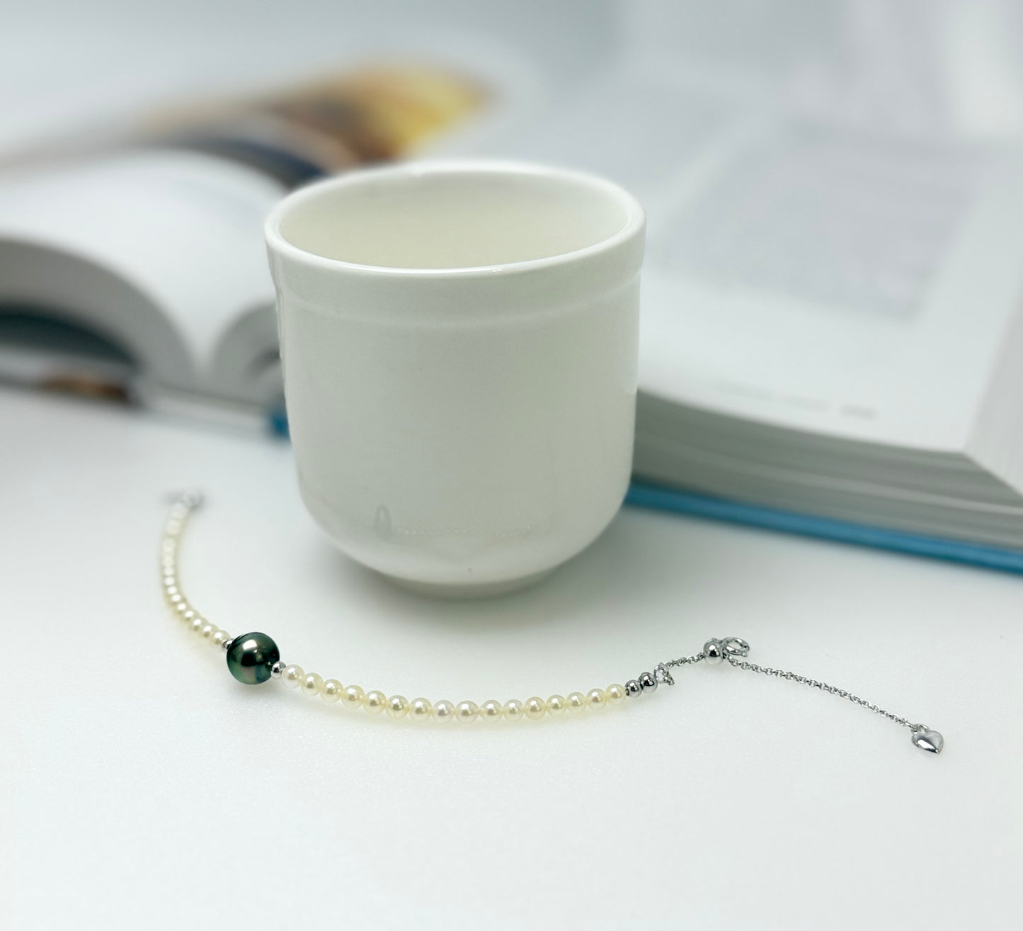 Golden Akoya Pearl (3.5-4mm) bracelet with tanhitian peacock green ring pearl (8.9mm)