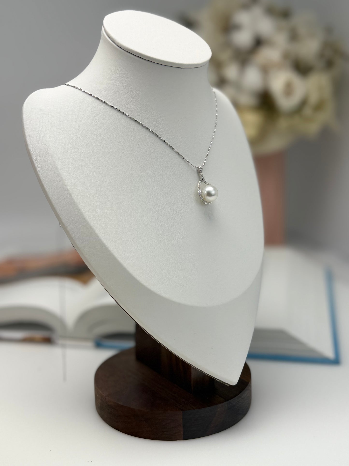 18K Solid Gold Australian South Sea Silvery White Pearl (9.5-10mm) Pendant