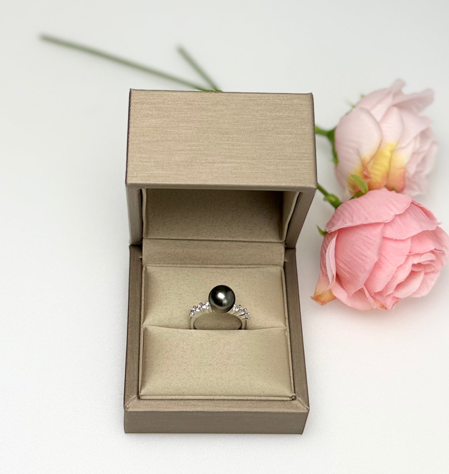 Elegant Tahitian Pearl (9-9.5mm) Ring