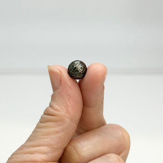 18K Solid Gold Dragon Scales Tahitian Pearls (9.5-10mm) Stud Earrings | Carved Tahitian pearls