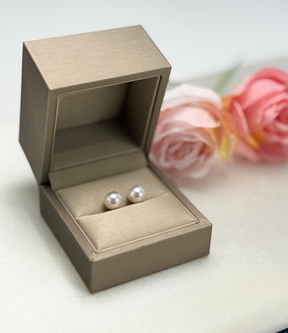 18K Solid Gold Saltwater Japan Top Luster ("Tennyo") Akoya Pearl (8.5-9mm) Stud Earrings | Timeless Radiance for Every Occasion )