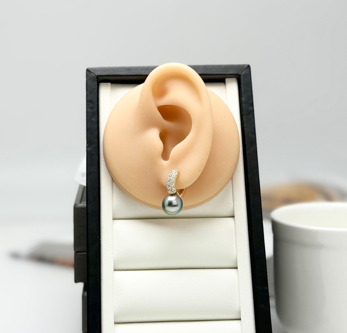 Exquisite Tahitian Peacock Green Pearl (9-9.5mm) Earrings