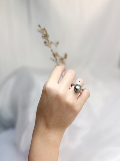 Jaguar-Inspired Ring with Tahitian Pearl (11-12mm) | Unique Luxury Jewelry