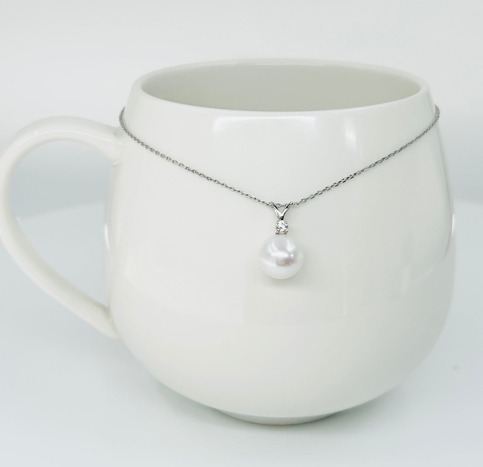 18K Gold Freshwater Pearl Pendant (9mm) with Cubic Zirconia - Nexus8gg Jewellery