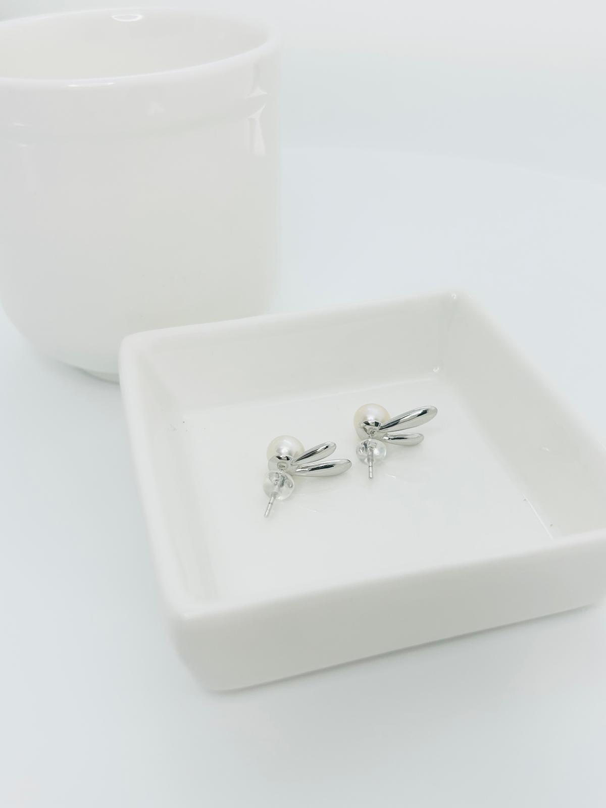 [Promo] Adorable Freshwater Pearls (7mm) Rabbit-ear Earring Studs - Nexus8gg Jewellery