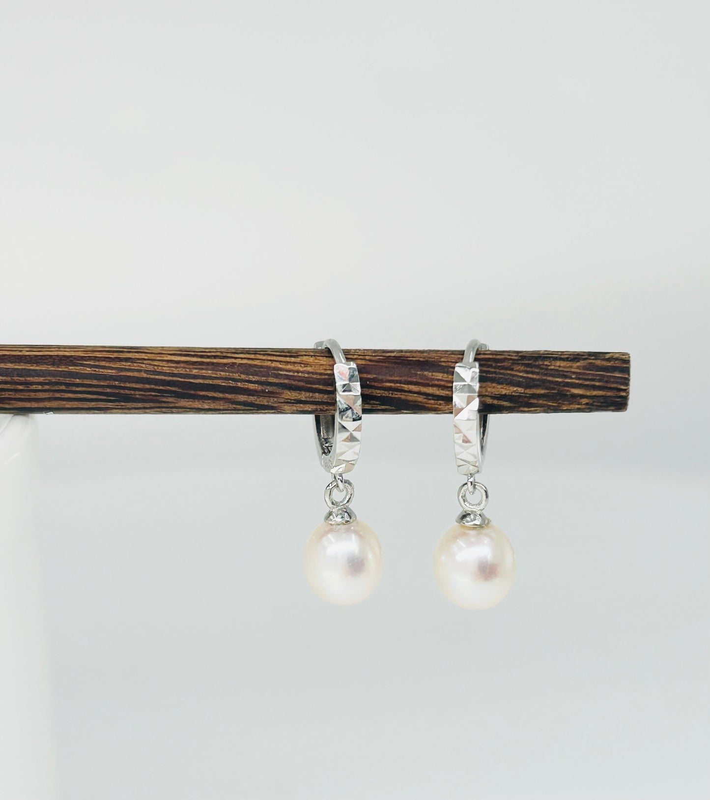 [Promo] Classic Freshwater White Pearl (7mm) Hoop Earrings (Small) - Nexus8gg Jewellery