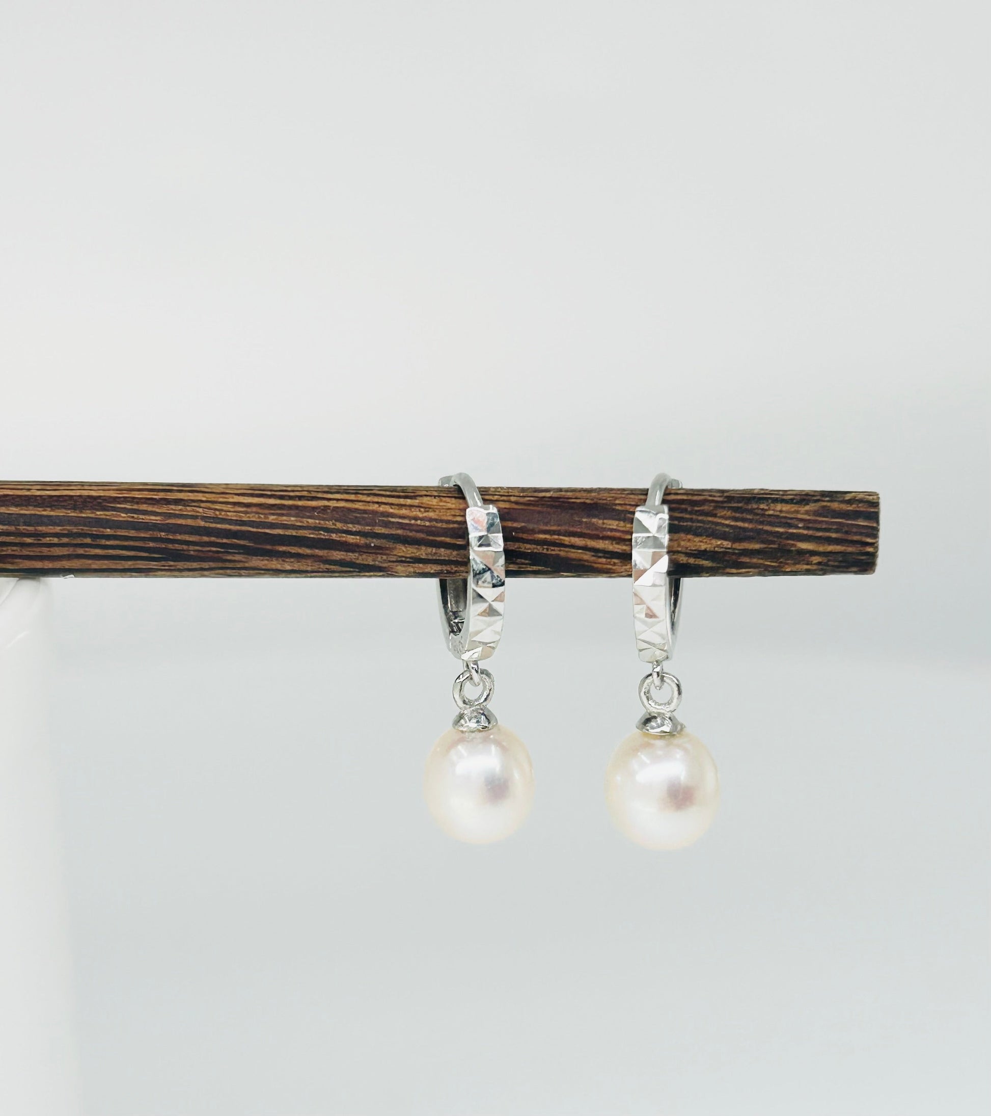 [Promo] Classic Freshwater White Pearl (7mm) Hoop Earrings (Small) - Nexus8gg Jewellery