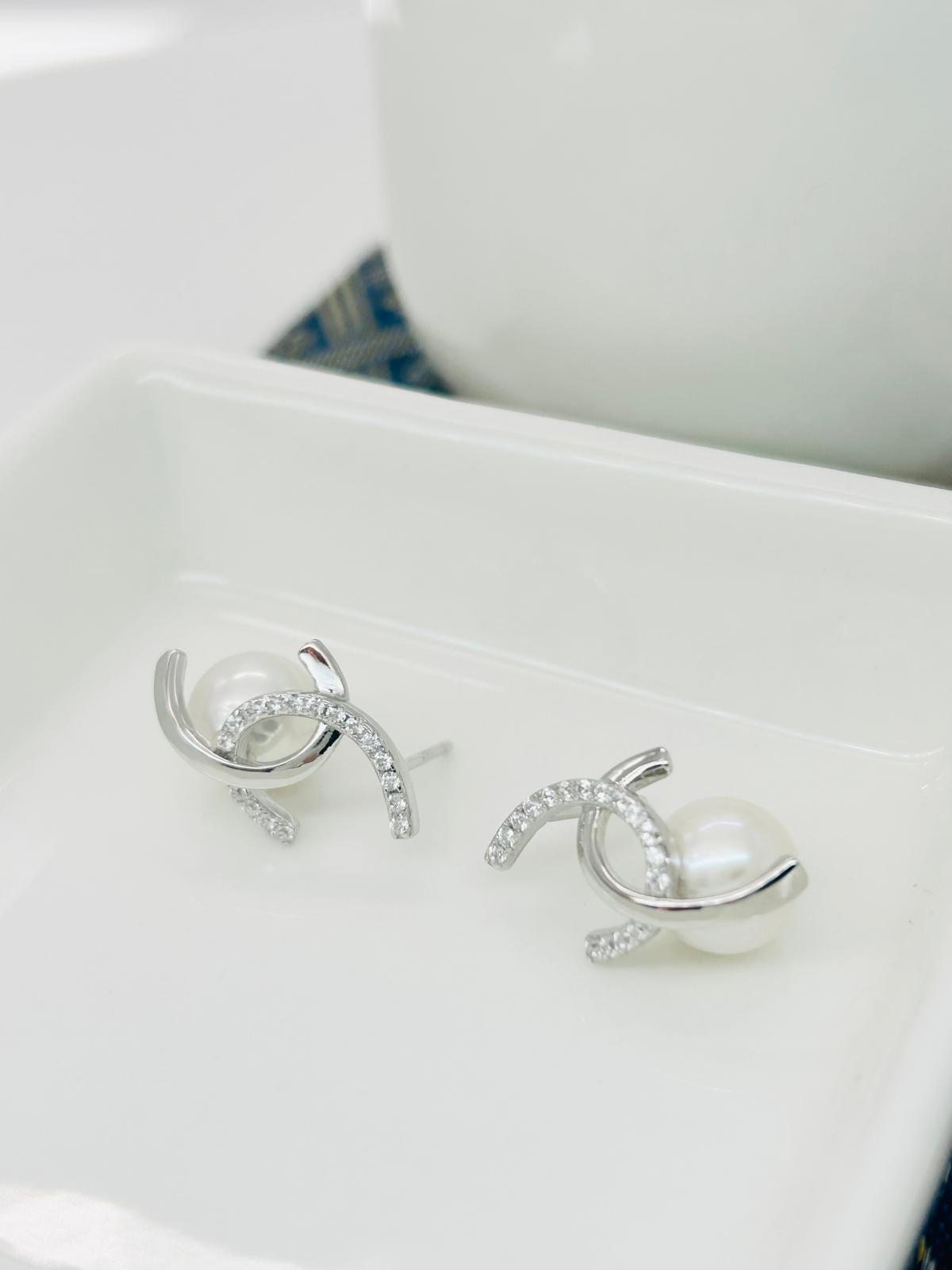 Elegent Freshwater Pearls (9-9.5mm)  Double-C Earrings - Nexus8gg Jewellery
