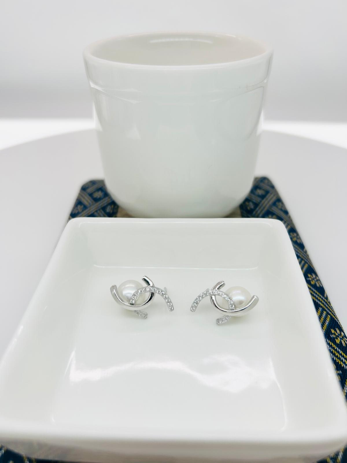 Elegent Freshwater Pearls (9-9.5mm)  Double-C Earrings - Nexus8gg Jewellery