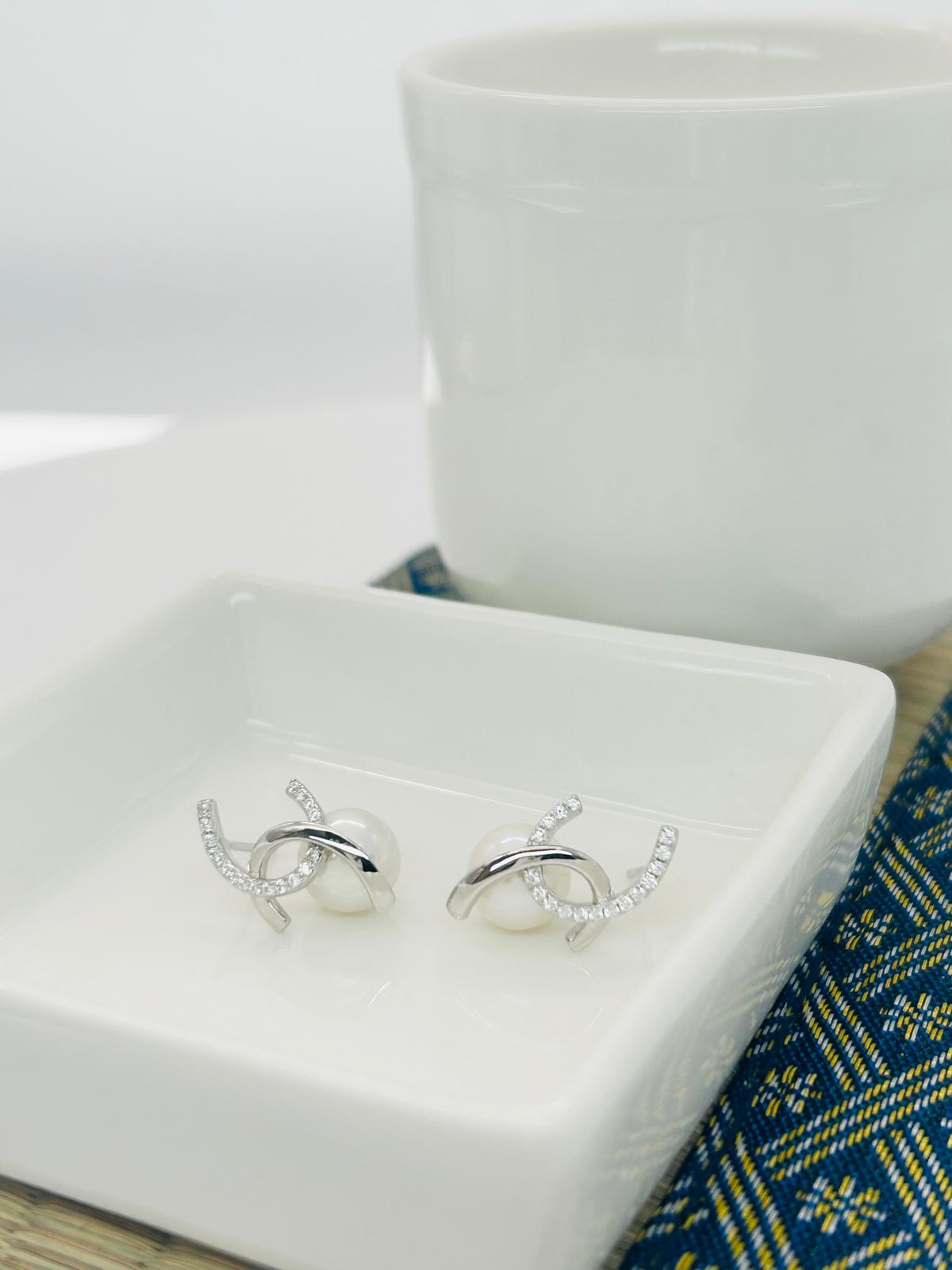 Elegent Freshwater Pearls (9-9.5mm)  Double-C Earrings - Nexus8gg Jewellery