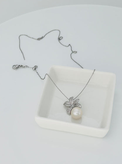 Freshwater White Pearl (11.8 - 12.5 mm) Flower Pendant - Nexus8gg Jewellery