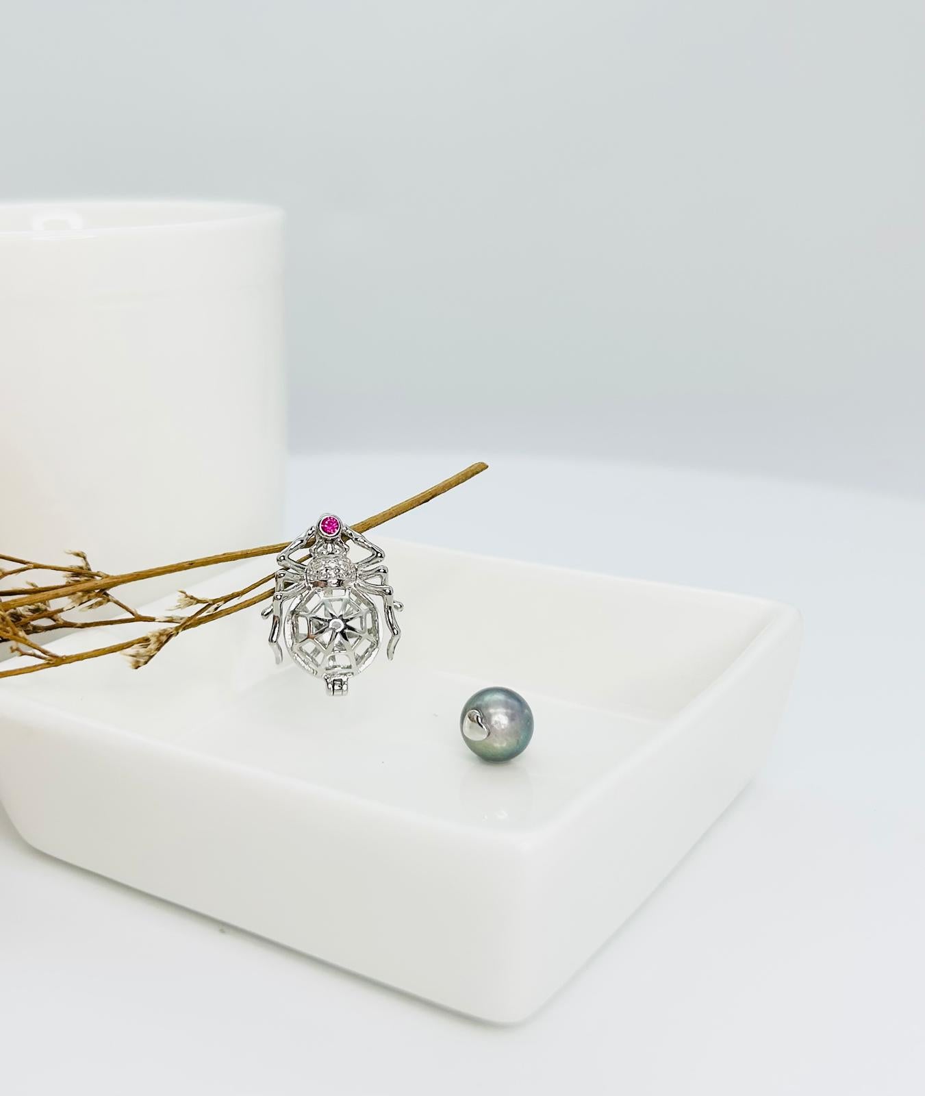 [Promo] Halloween Spider Pendant with Hidden Pearl – Unique Jewellery Design | Singapore - Nexus8gg Jewellery