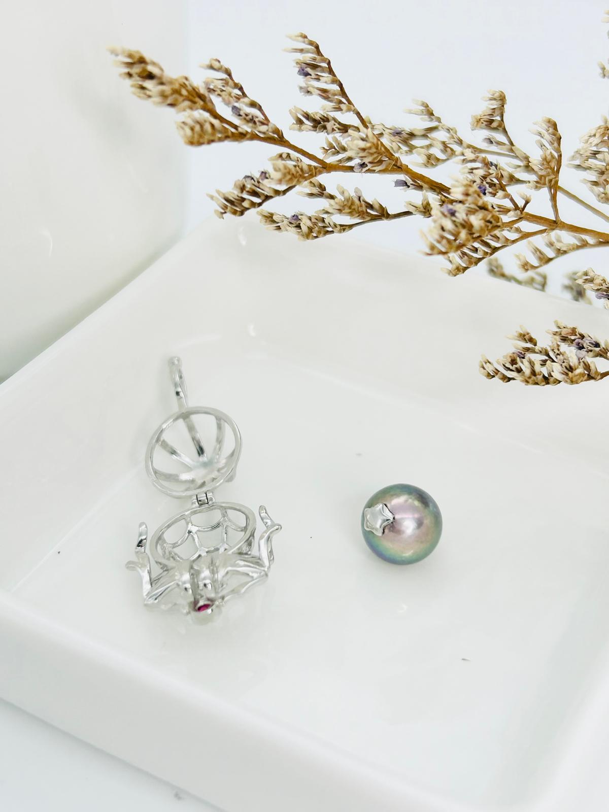 [Promo] Halloween Spider Pendant with Hidden Pearl – Unique Jewellery Design | Singapore - Nexus8gg Jewellery