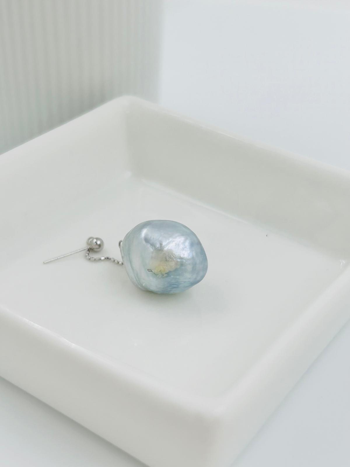 18K Gold Silver-Blue Southsea Baroque Earrings (13 x 18mm) with  Cubic Zirconia - Nexus8gg Jewellery